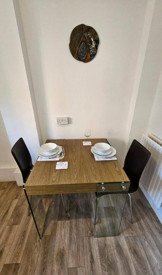 Spacious Two Bedroom In Battersea, Free Parking * Londra