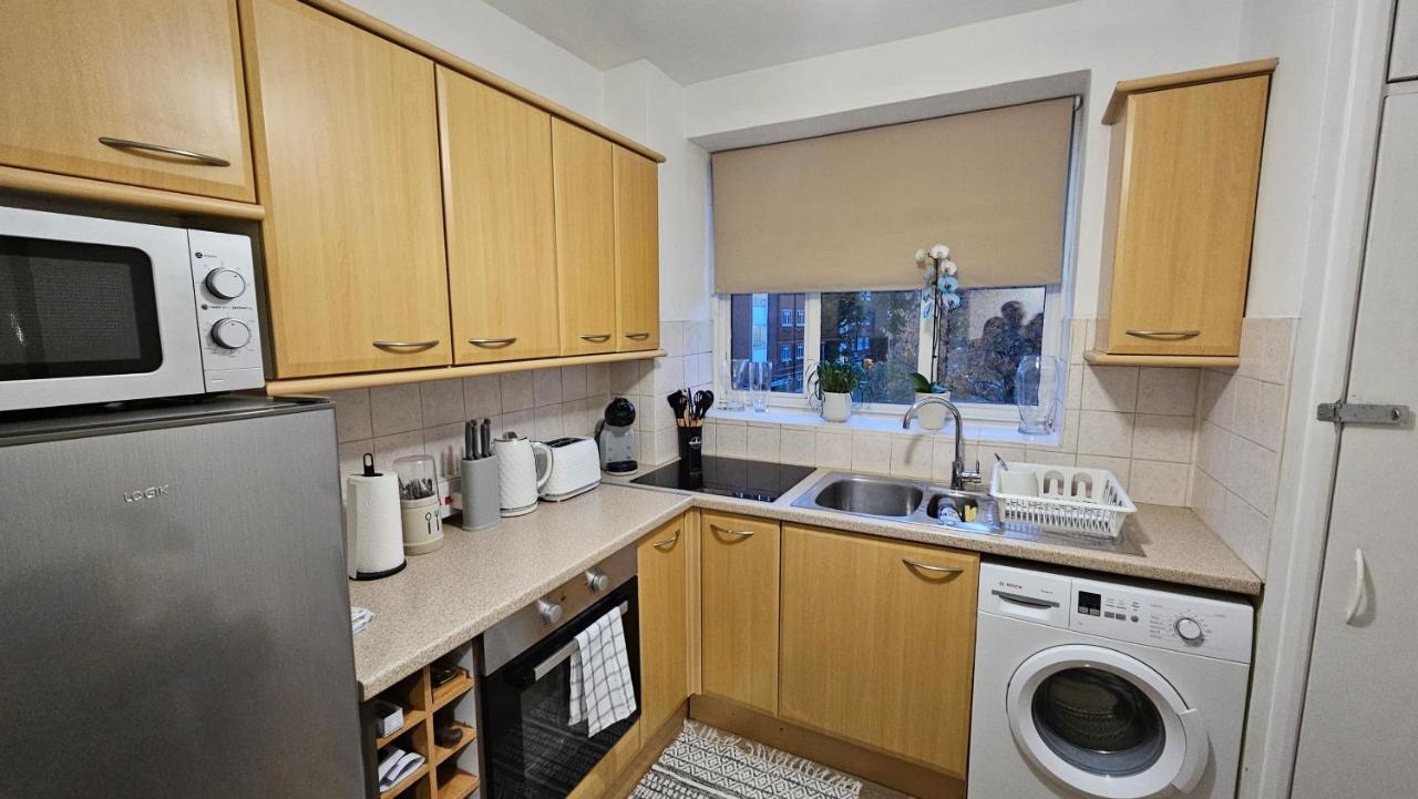 Spacious Two Bedroom In Battersea, Free Parking Appartamento Londra