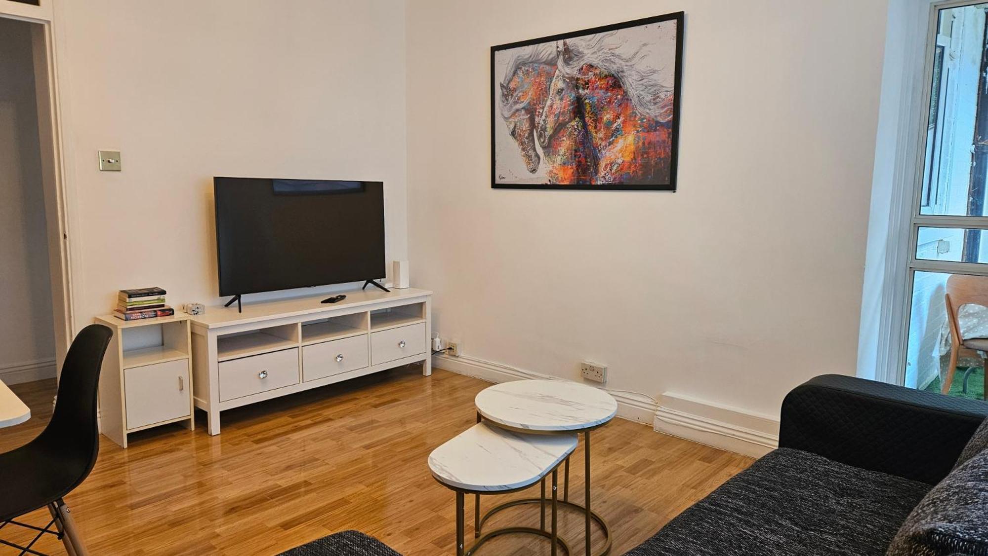 Spacious Two Bedroom In Battersea, Free Parking Appartamento