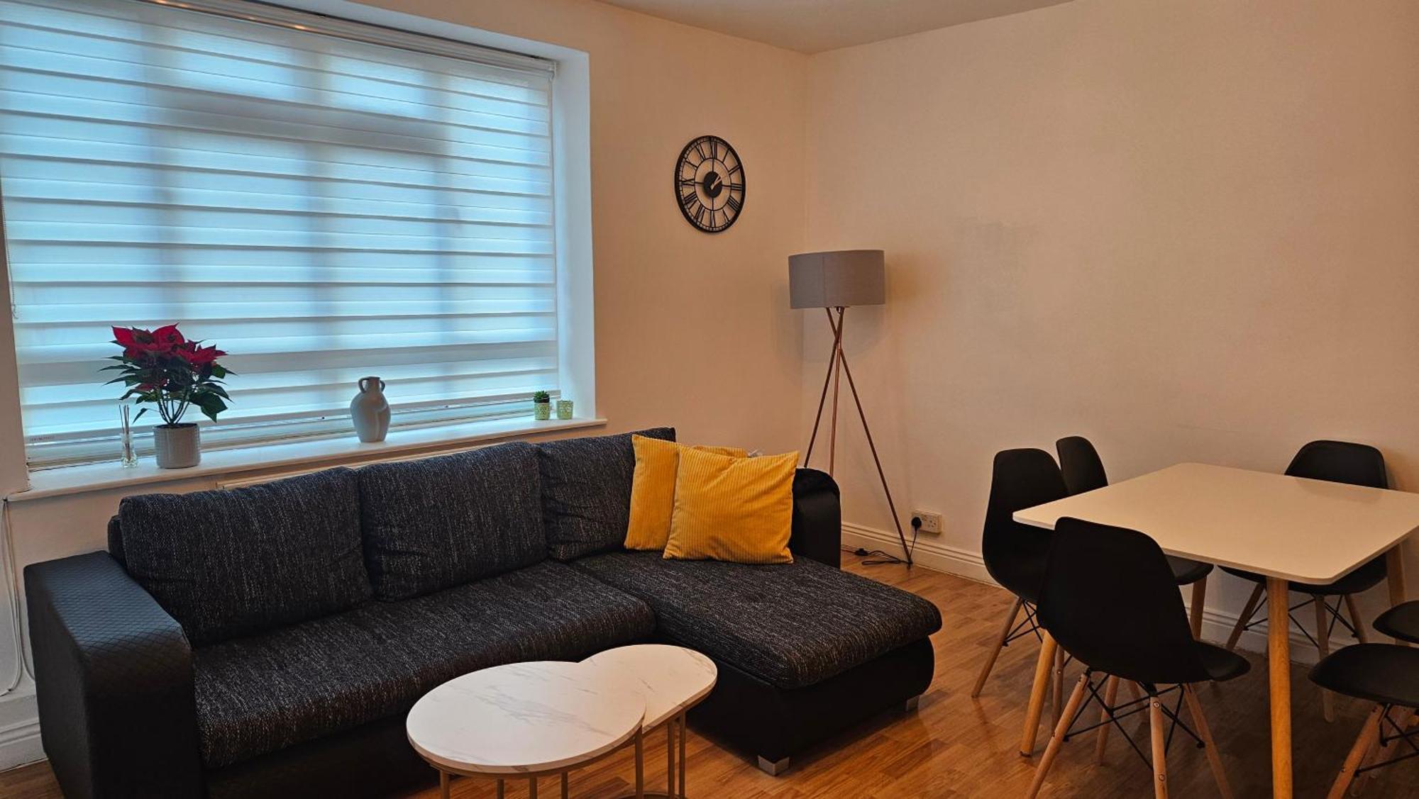 Appartamento Spacious Two Bedroom In Battersea, Free Parking
