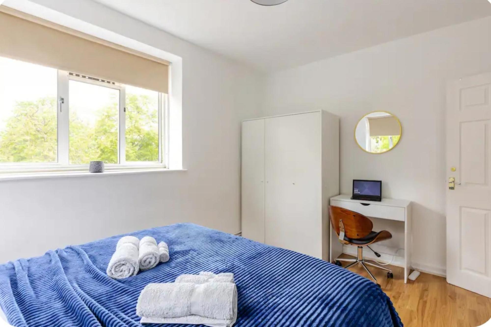 Appartamento Spacious Two Bedroom In Battersea, Free Parking *