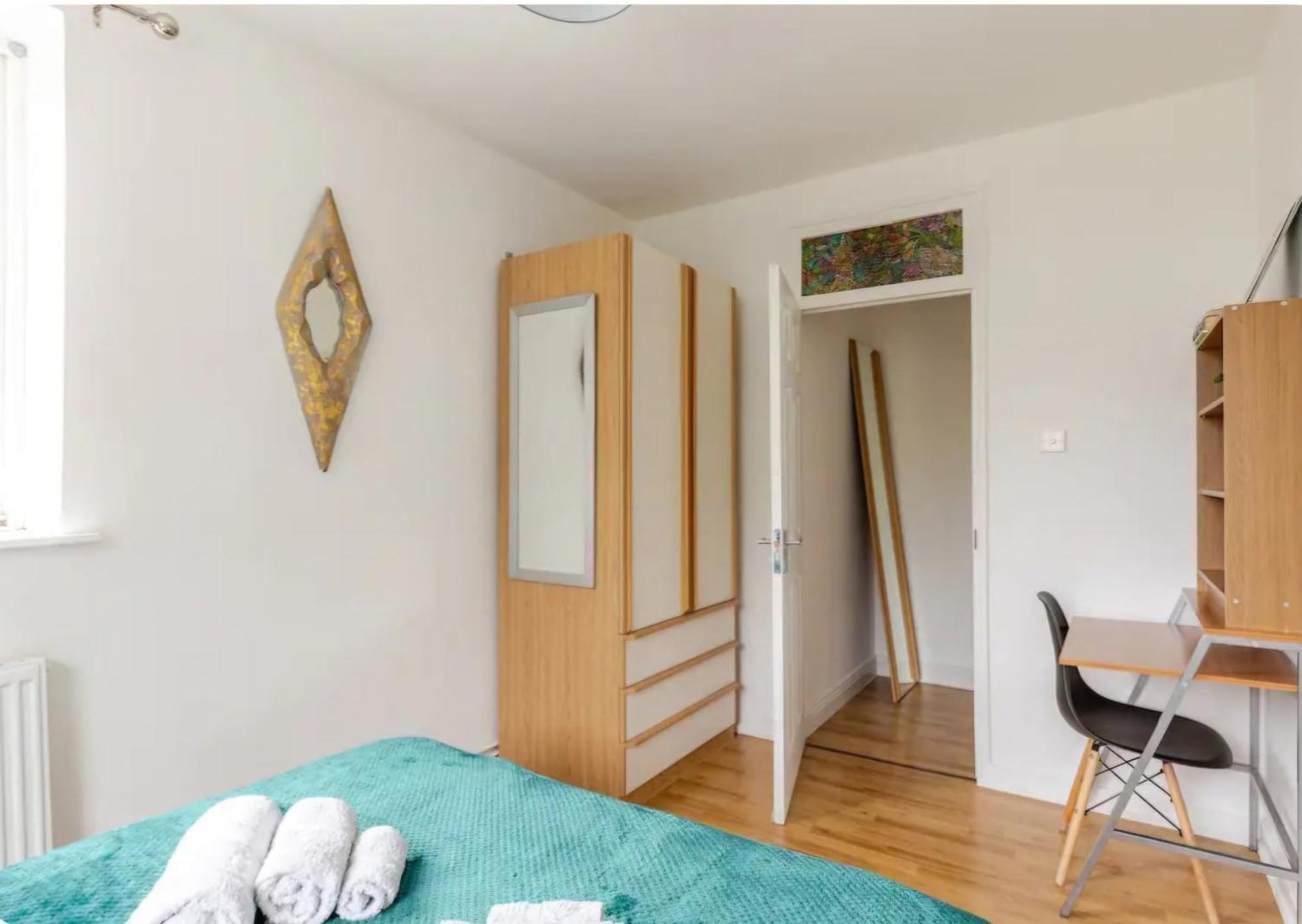 Spacious Two Bedroom In Battersea, Free Parking Appartamento Londra